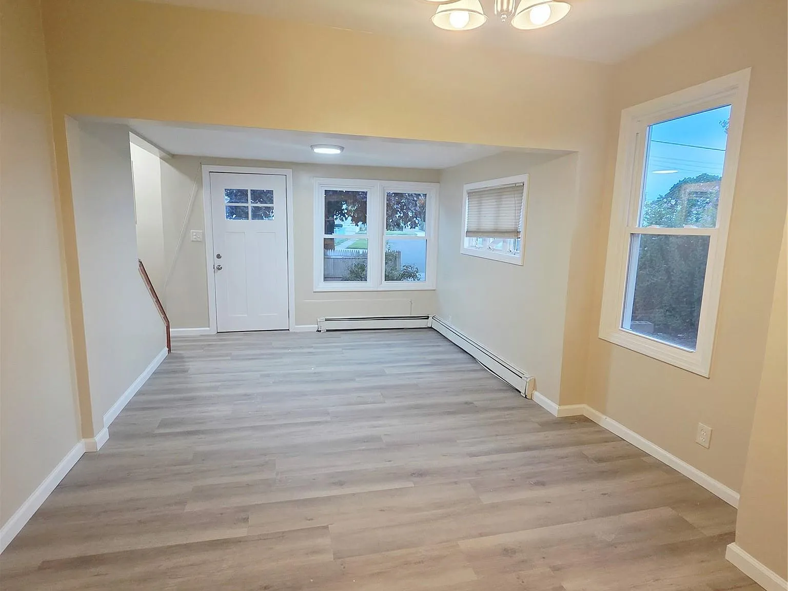 4 bed, 2.0 bath, 1291 sqft, $4,700 — Photo 3