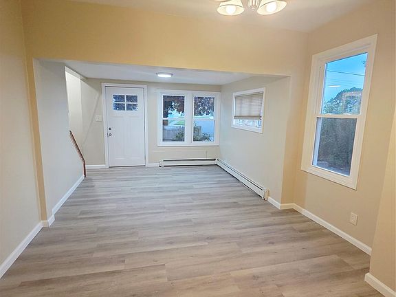 3rd image of 15 Lawson St