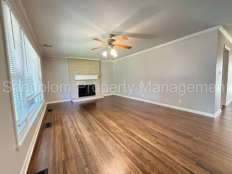 4520 E 21st Pl — Photo 3