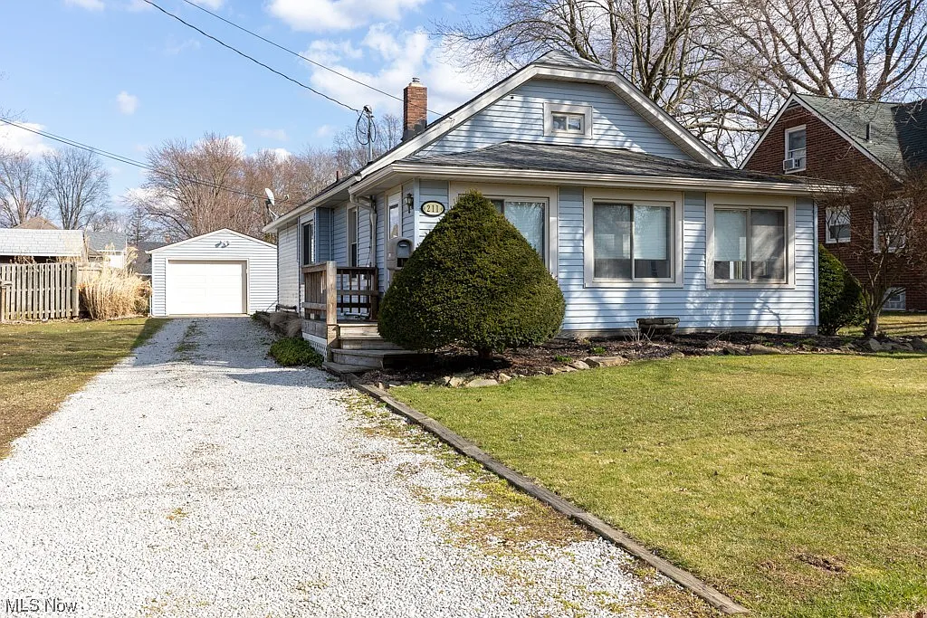 211 Zeta St photo 1