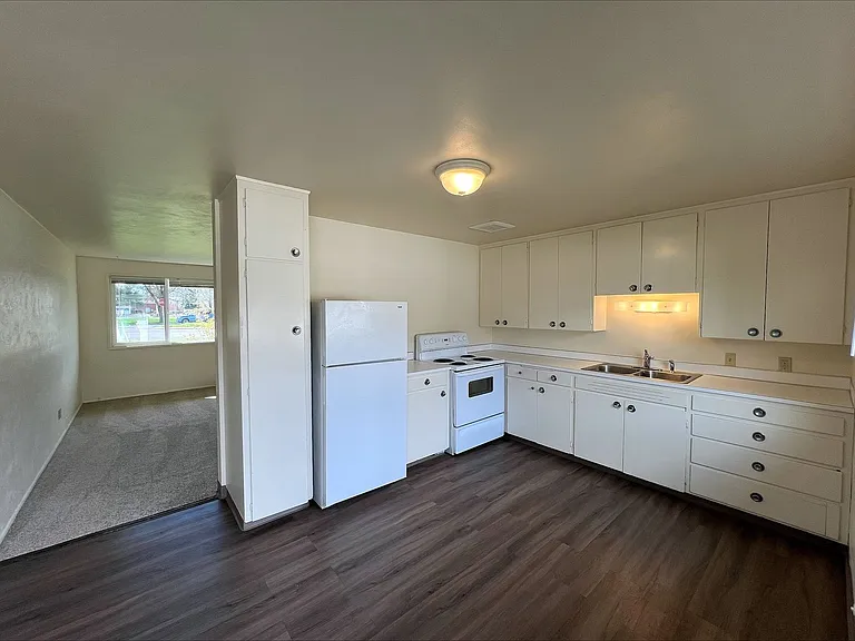 810 NW 23rd St — Photo 38