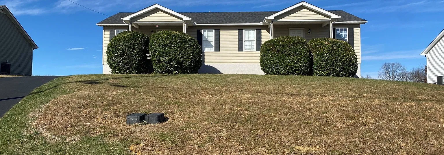 Move-In Ready 2BR Duplex - Private Deck, Big Yard & 2-Car Driveway — Photo 1
