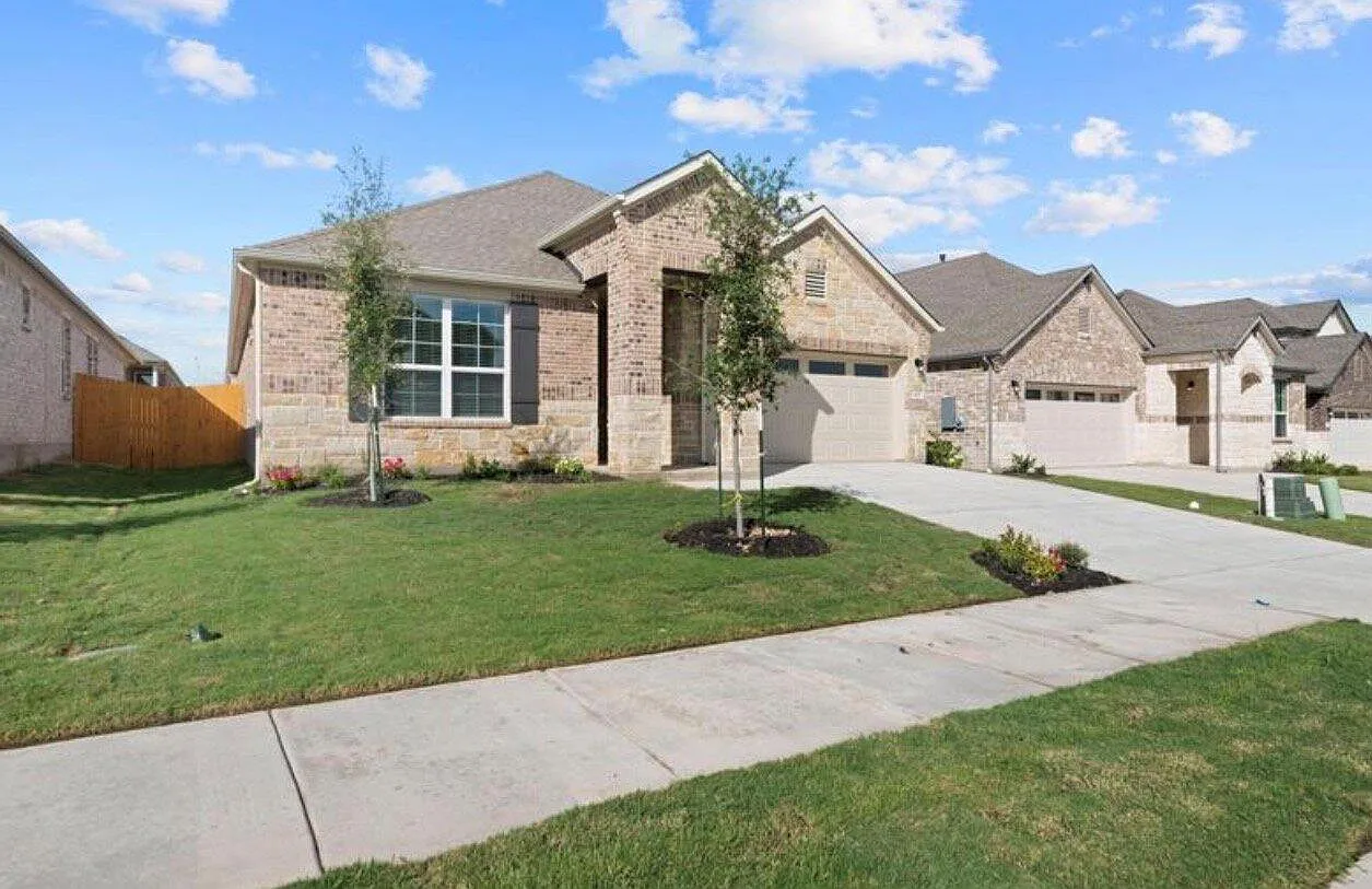 4 bed, 2.0 bath, 2102 sqft, $2,300 — Photo 2