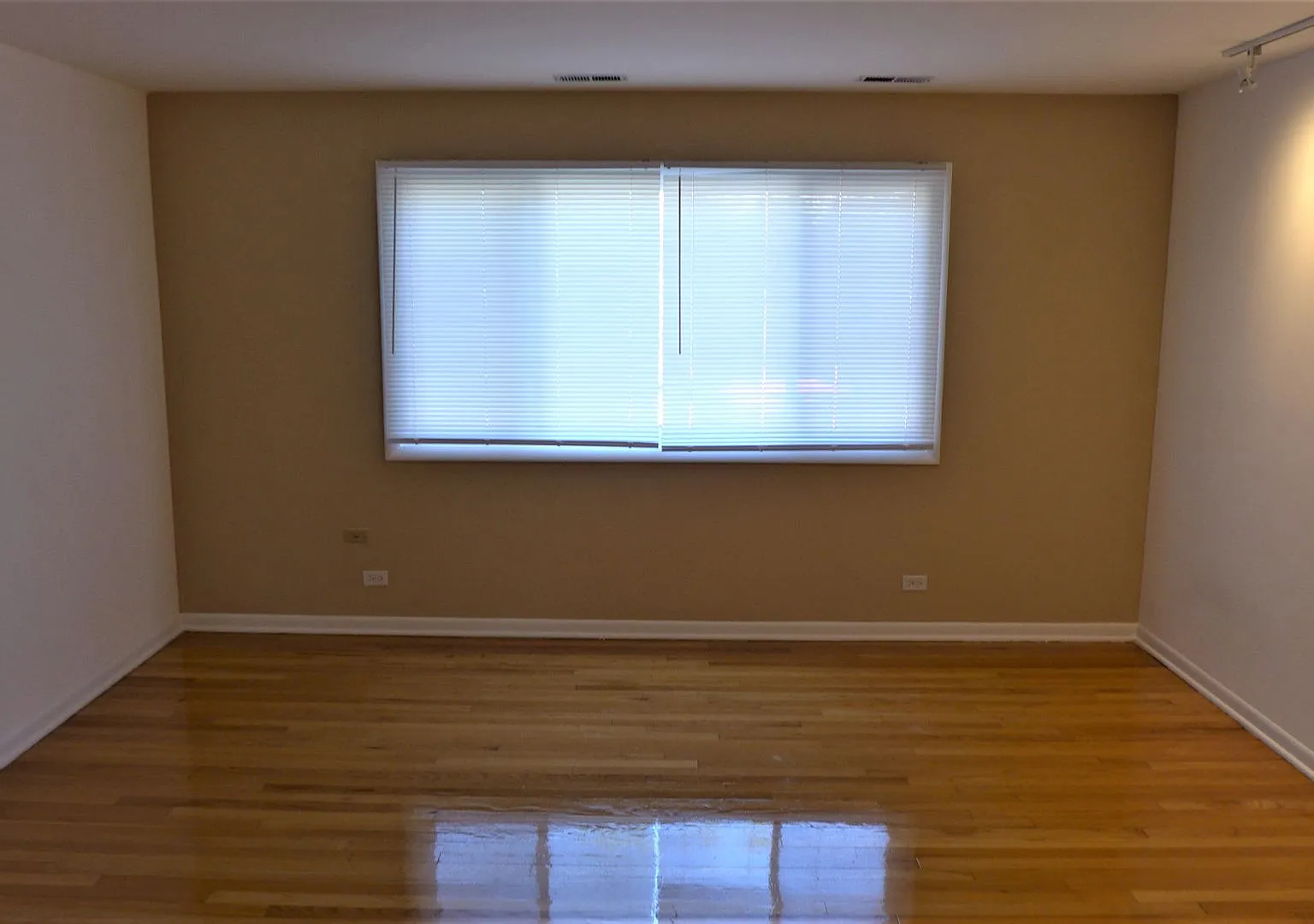 4500 — Photo 2