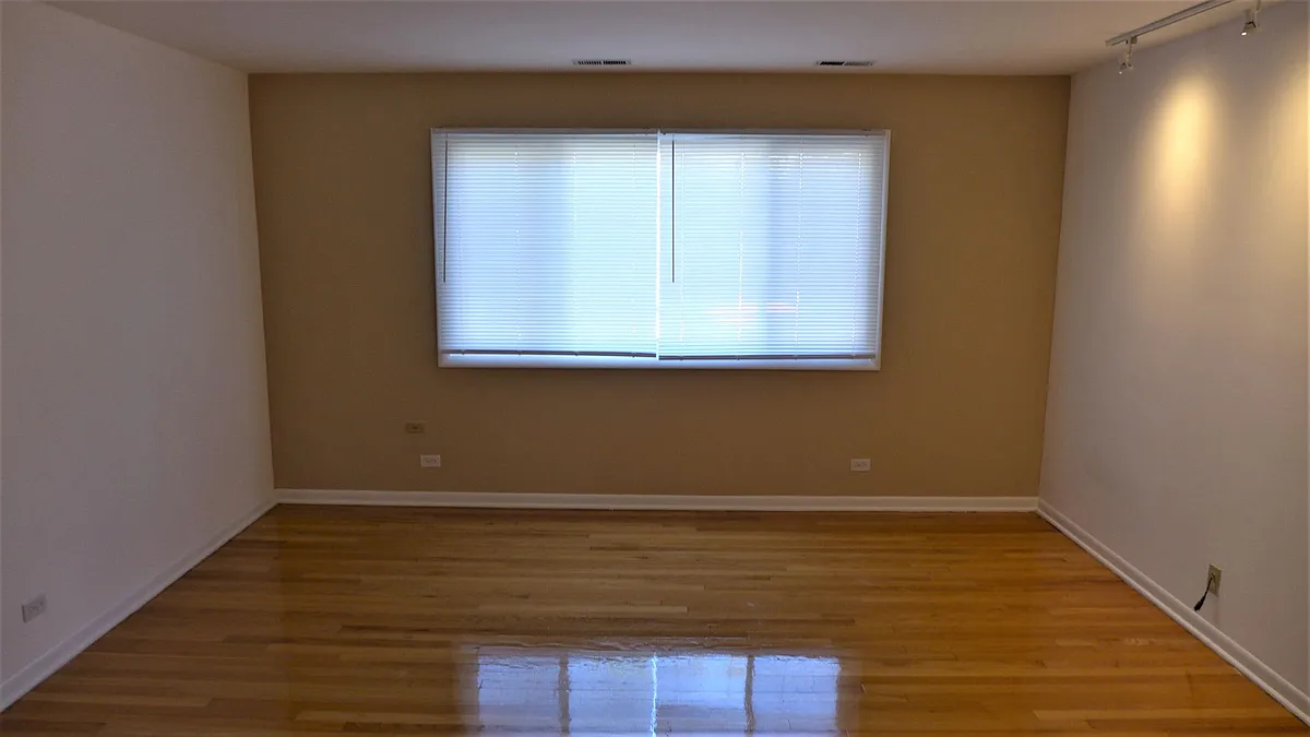 Building Photo - 4500