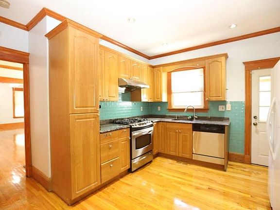 3rd image of 47 Newport St Floor 1