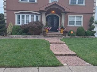 2075 Baylis Ave, Elmont, NY 11003