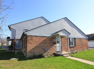 302 Bon Brae Ct, Saint Clair Shores, MI 48081