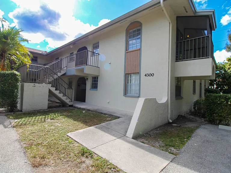 4300 Gulfstream Dr #2D — Photo 24
