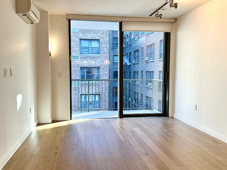 351 W 54th St #3E — Photo 4