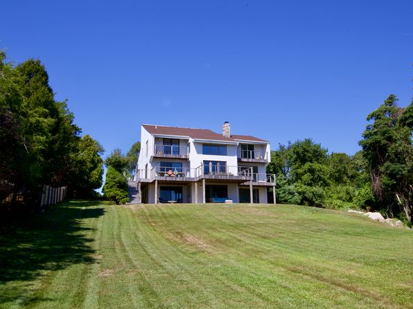 36 Gardiners Bay Dr