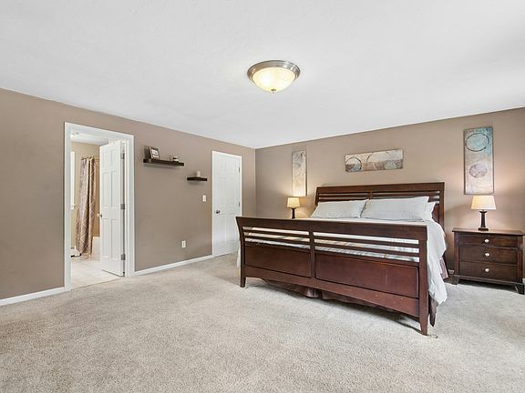 4th image of 277 Wachusett St