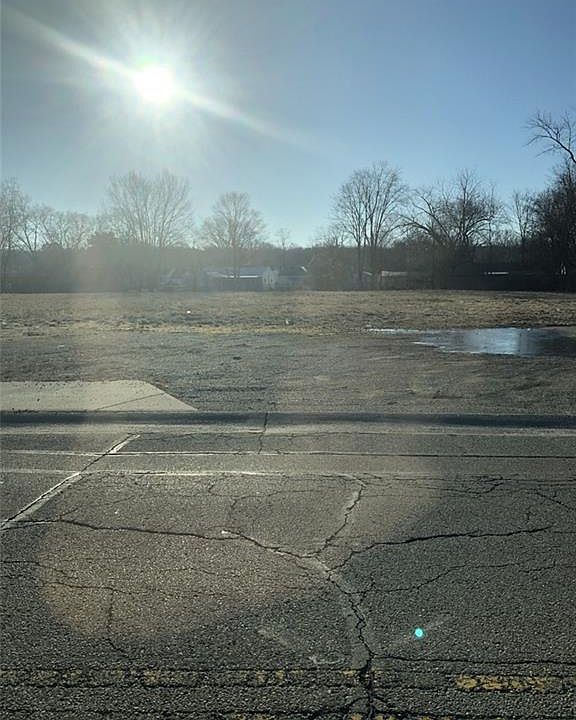 2nd image of 3316 Tytus Ave