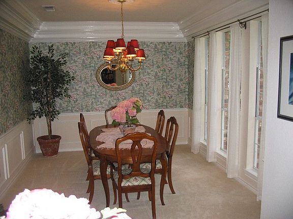 Dining Room, tray ceiling, crown molding, chandelier 