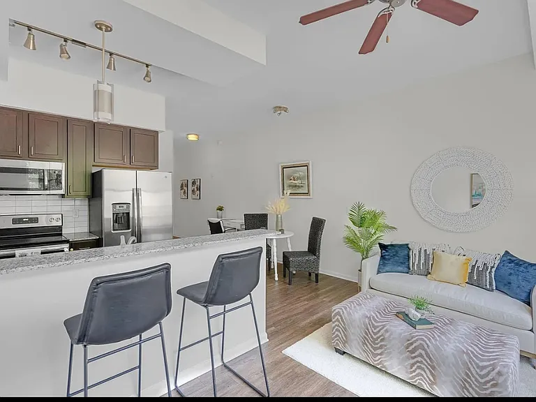 100 E Washington St #25 — Photo 6