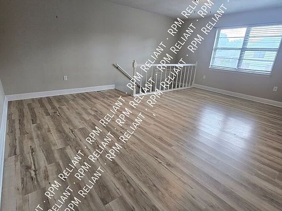 4th image of 722 Pear Tree Cir