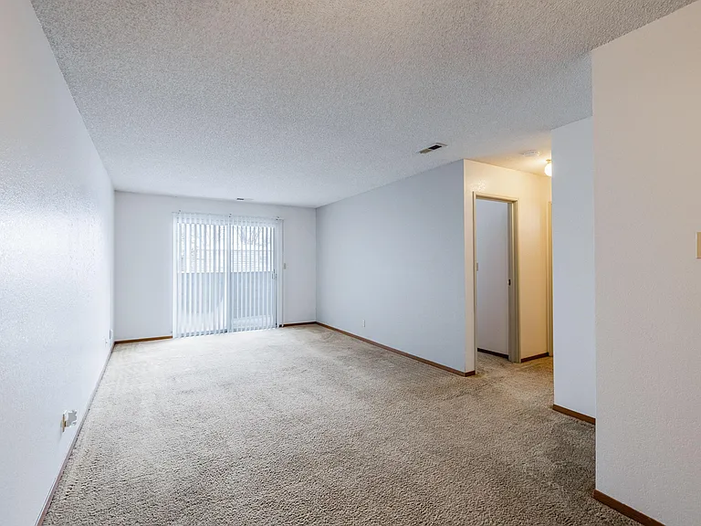 Cambridge Apartments — Photo 13