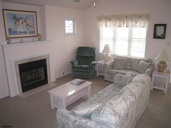 3rd image of 1719 West Ave