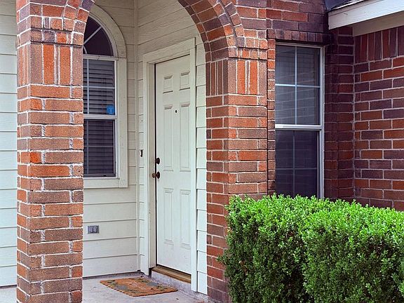 2nd image of 4015 Bealey Ln