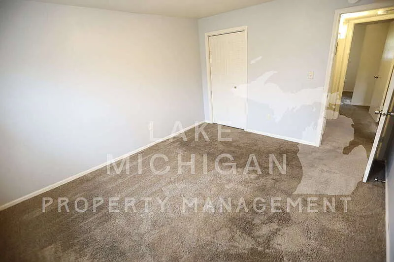 2 bed, 1.0 bath, 800 sqft, $1,295 — Photo 4