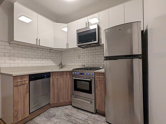 3rd image of 22 Jones St APT 2B