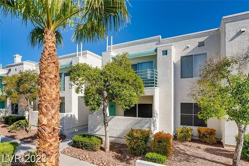 1 bed, 1.0 bath, 711 sqft, $1,295 — Photo 2
