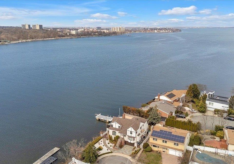 1st image of 231-19 Bay Avenue