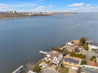 231-19 Bay St, Douglaston, NY 11363