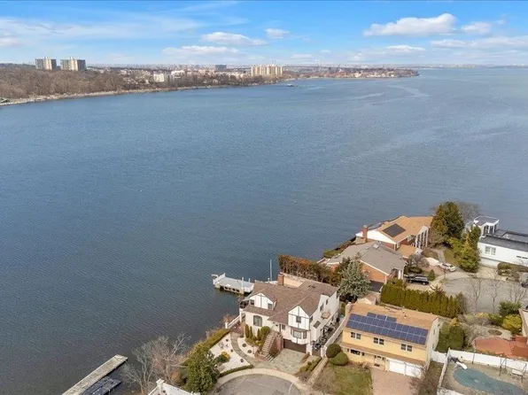 231-19 Bay Avenue, Douglaston, NY 11363