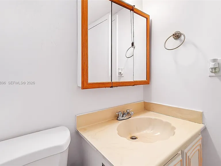 800 Parkview Dr #901 — Photo 16
