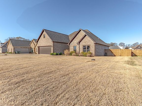 5th image of 105 Eva Ln