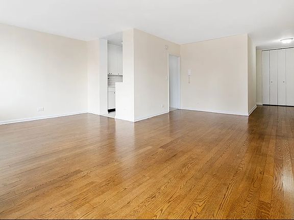 3rd image of 245 E 44th St APT 8E