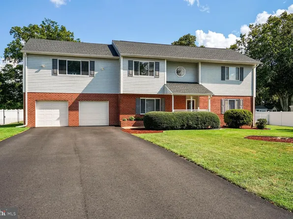 5247 Mitchell St, Alexandria, VA 22312
