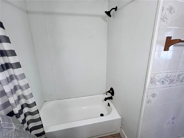 2410 Poplar Ave — Photo 15
