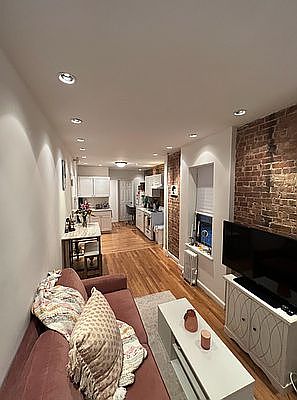 2nd image of 334 E 73rd St APT 4D