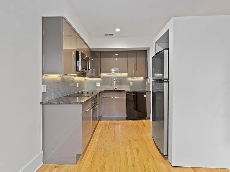 1400 Van Dyke St #307 — Photo 9