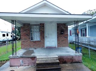 1039 Hawkins St, Gretna, LA 70053