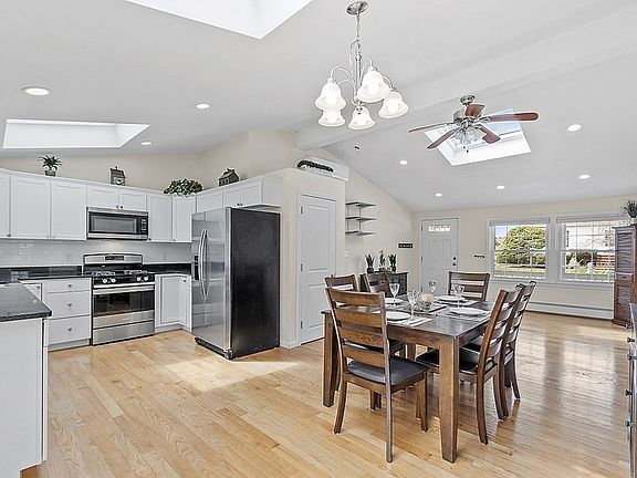 3rd image of 27 Riverview Dr