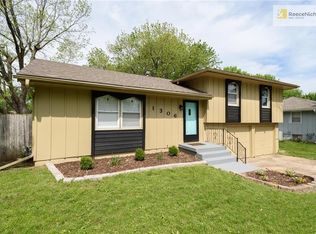 1306 SW Mission Pl, Lees Summit, MO 64081