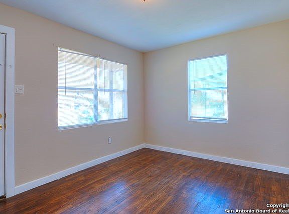 5th image of 442 Estrella St