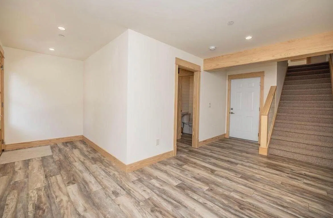 52W6302 N Mill St — Photo 3