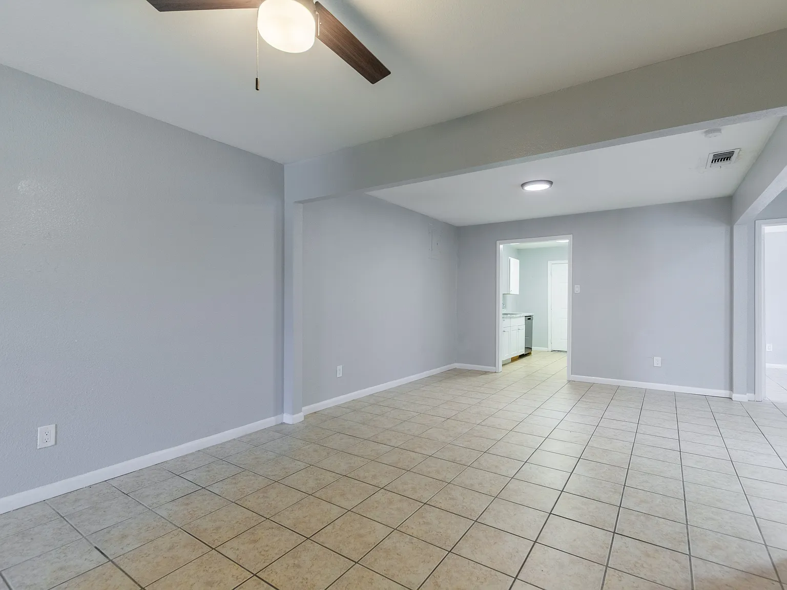 3 bed, 2535 sqft, $1,250 — Photo 4
