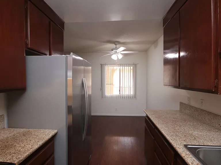 3010 Montrose Ave #28 — Photo 6