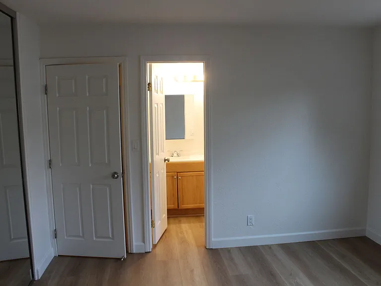 331 Rebecca Ave — Photo 11