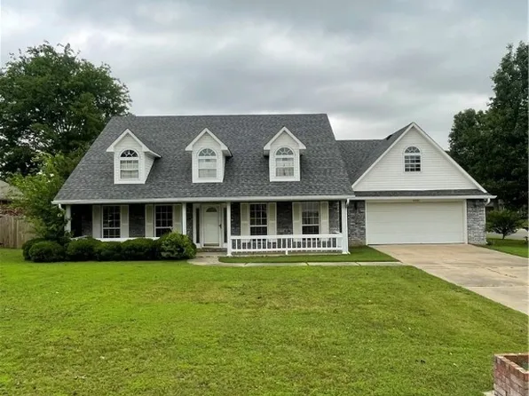 2000 Barrington Dr, Lavaca, AR 72941