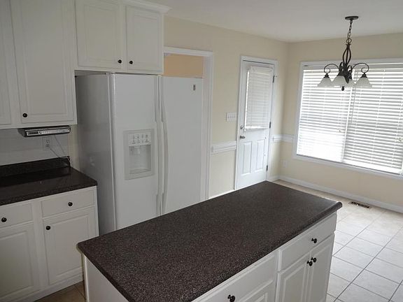3rd image of 120 Breckenridge Dr