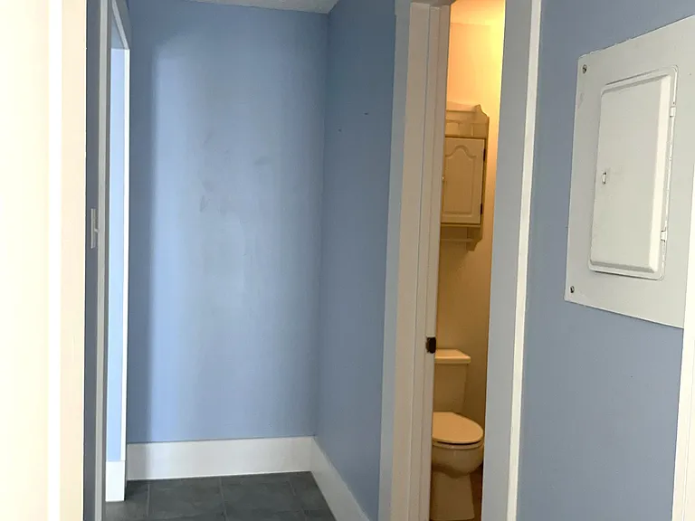 Hallway to 2nd bedroom and bathroom