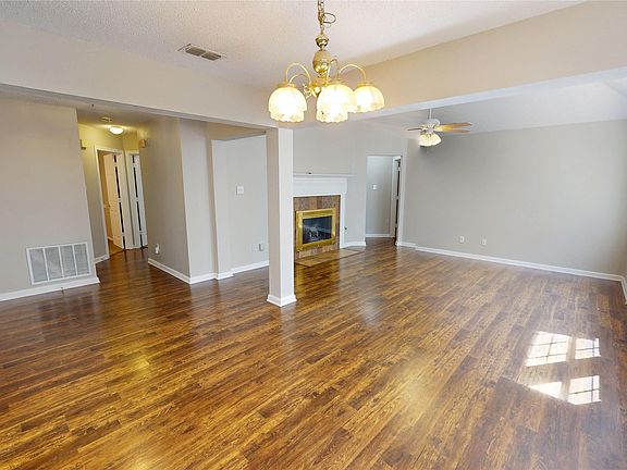 3rd image of 729 Fawn Valley Dr