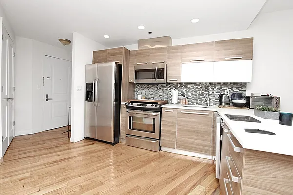 Sold by Remax Edge | media 8