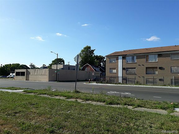 2nd image of 13242 W Chicago St